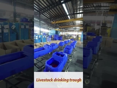 मजबूत 300 मिमी ऊंचाई भारी शुल्क Polyethylene ब्लू पशुधन जल टैंक प्रवाह दर के साथ