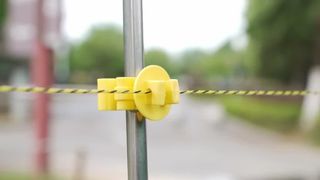 पेशेवर इलेक्ट्रिक बाड़ किट: मिनटों में अपने पशुधन को सुरक्षित करें